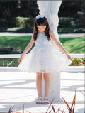 Robe blanche avec ceinture