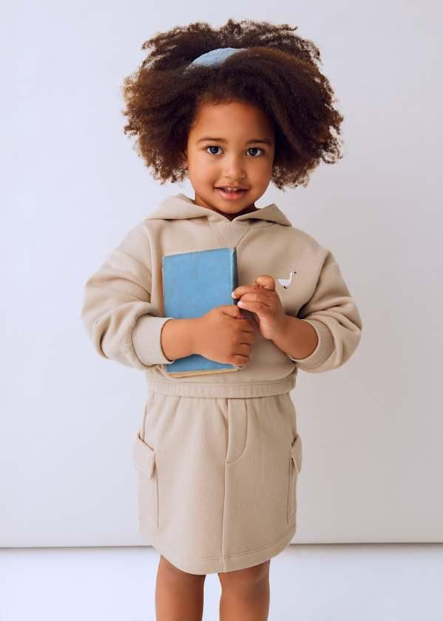 Sweat capuche et jupe cargo beige